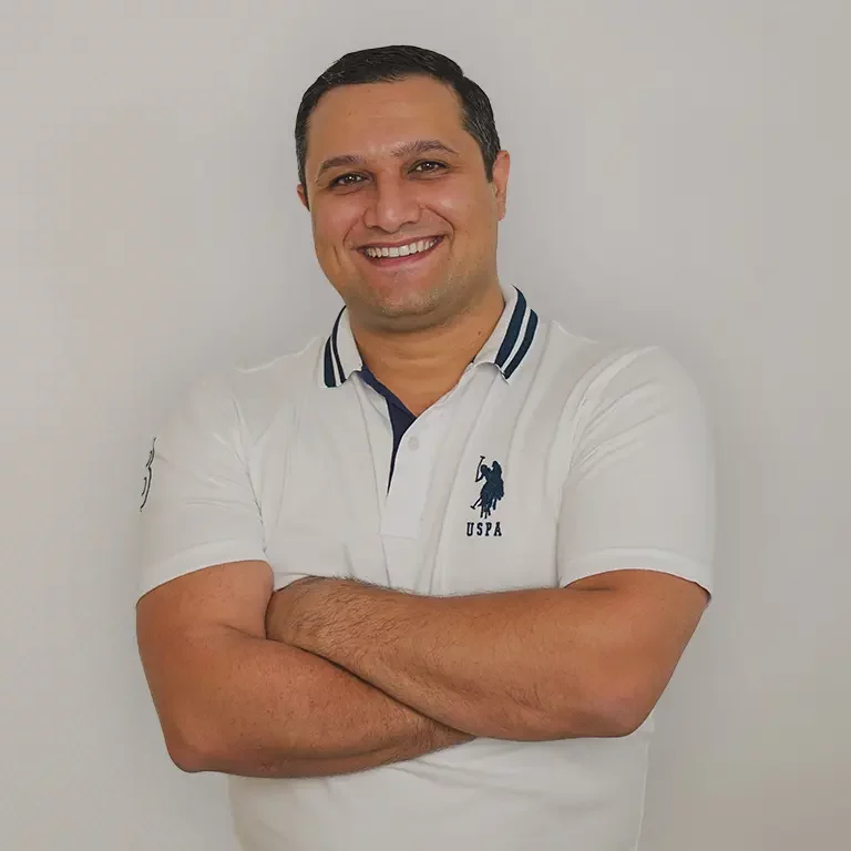 Portrait Zahnarzt Vardan Arushanyan der zahnärztlichen Praxis Thekla in Leipzig